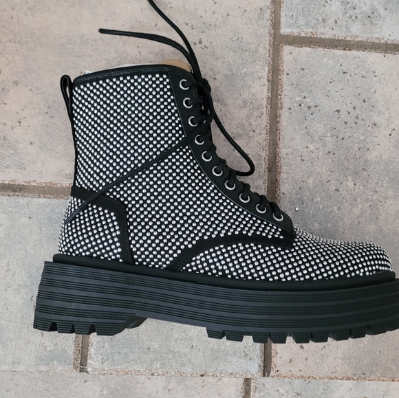 🤑SOLD🤑Gianni Bini non-Stop Studded Chunky Lug Sole Platform Booties - Picture 9 of 15